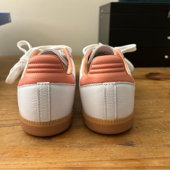 Adidas sambas women’s 7.5 new in box - Picture 2 of 5